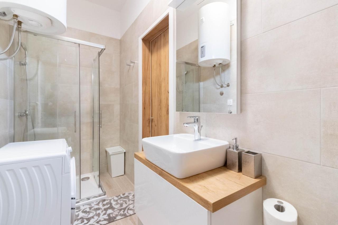 Fiorello Apartment