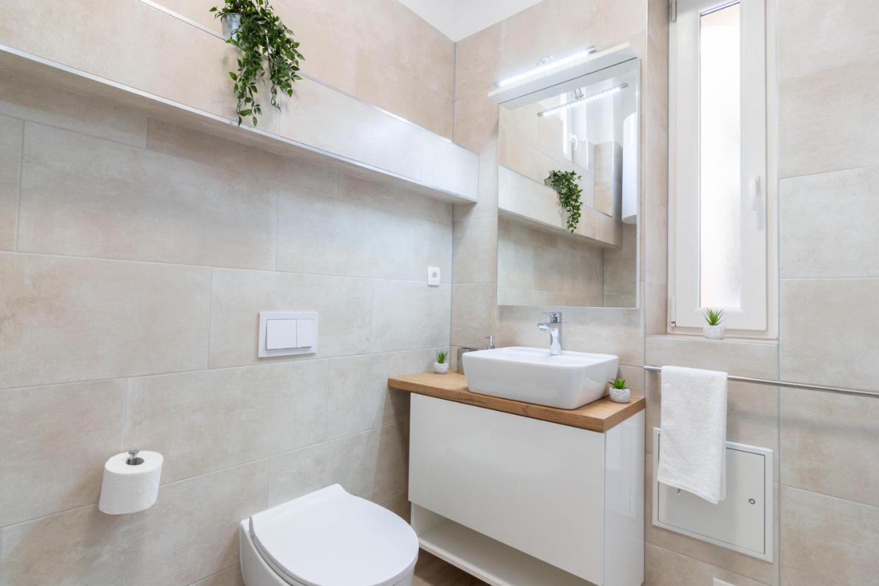 Fiorello Apartment